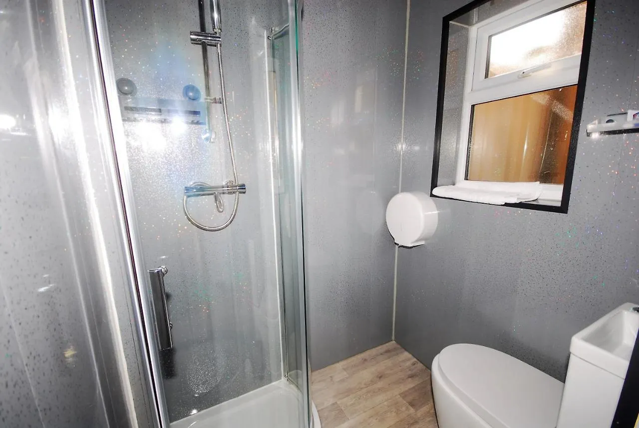 Family Holiday Home With Hot Tub & Sauna Sleeps 8 Brighton Apartamento