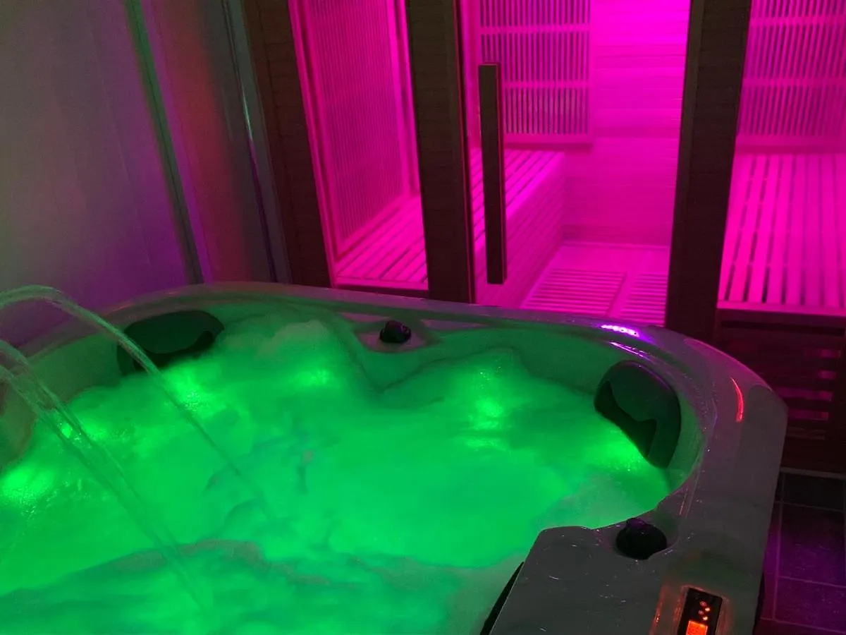 Family Holiday Home With Hot Tub & Sauna Sleeps 8 Brighton Reino Unido