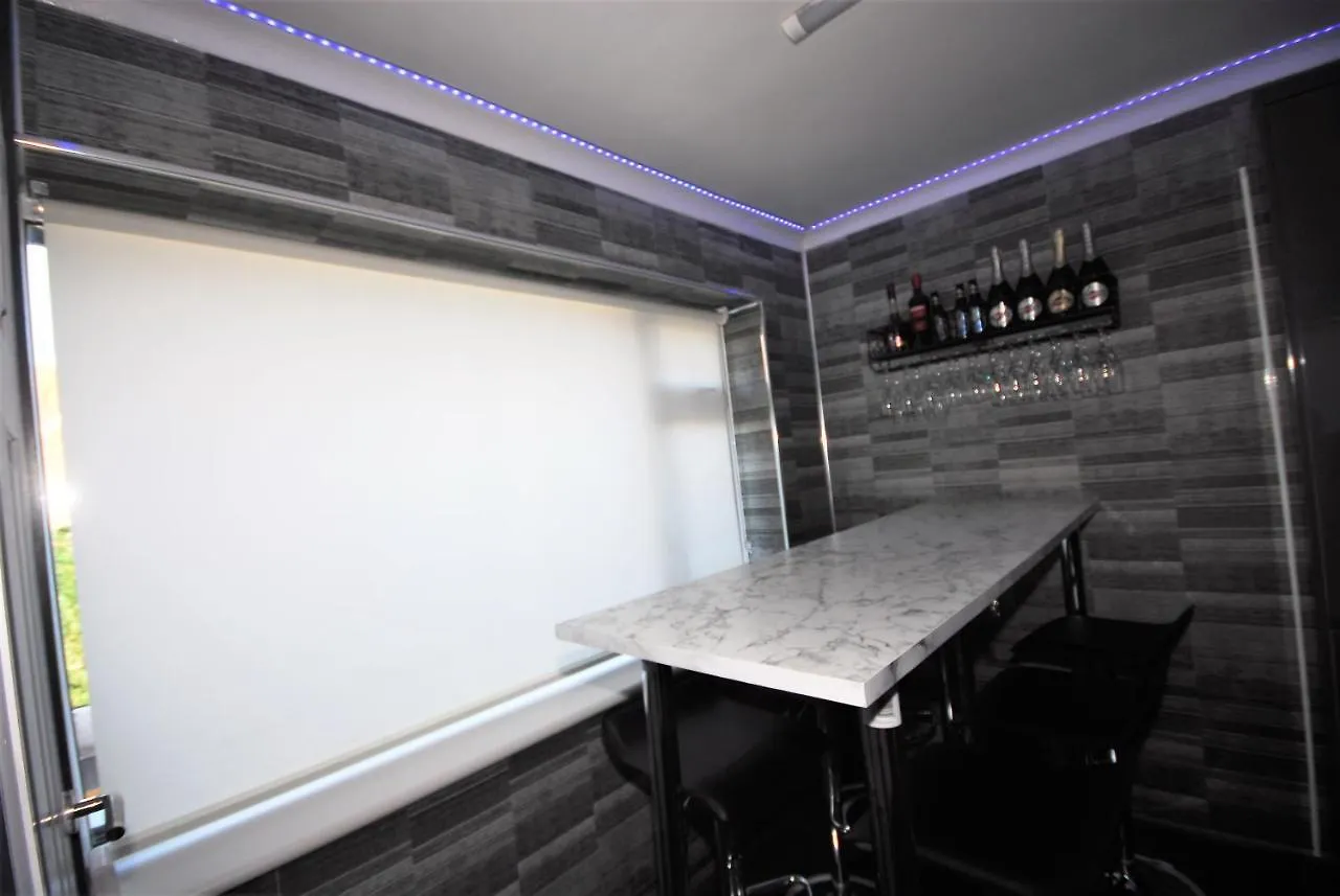 Family Holiday Home With Hot Tub & Sauna Sleeps 8 Brighton 0*,