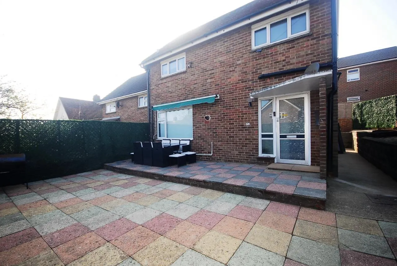 Family Holiday Home With Hot Tub & Sauna Sleeps 8 Brighton