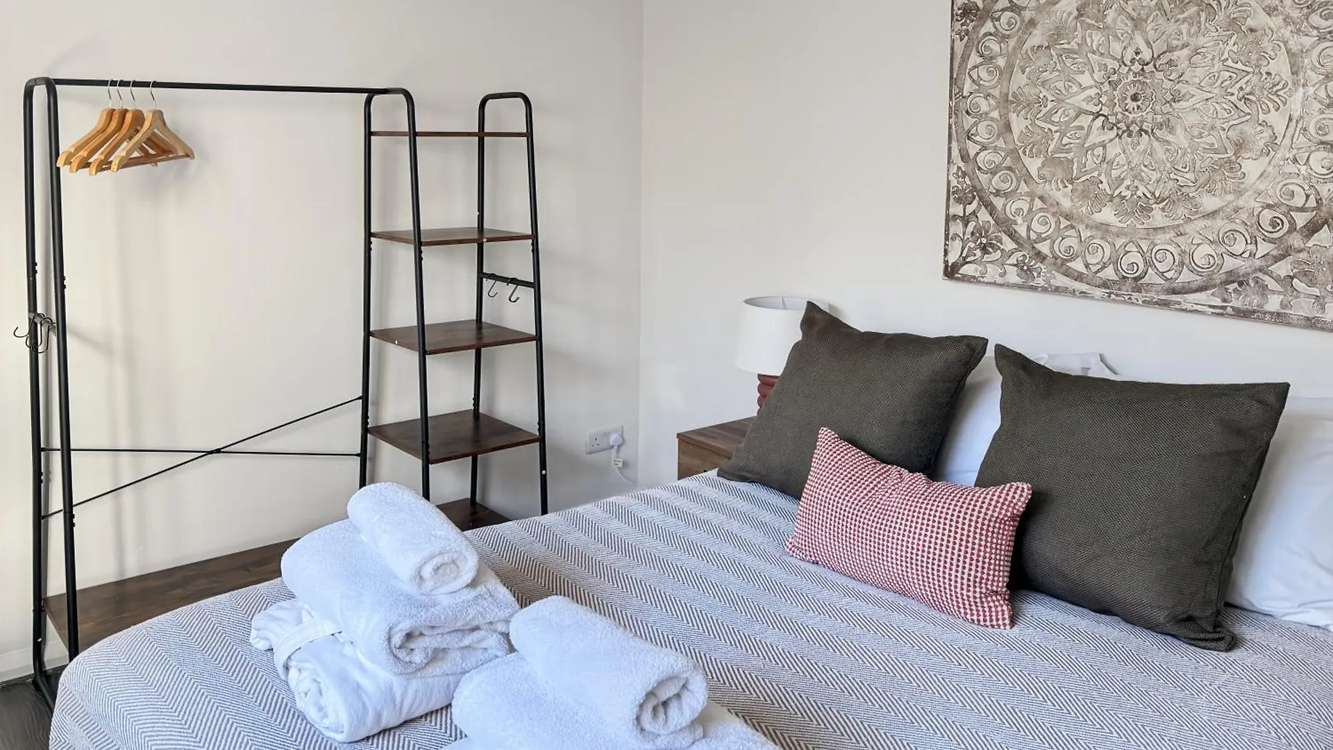 Family Holiday Home With Hot Tub & Sauna Sleeps 8 Brighton Apartment