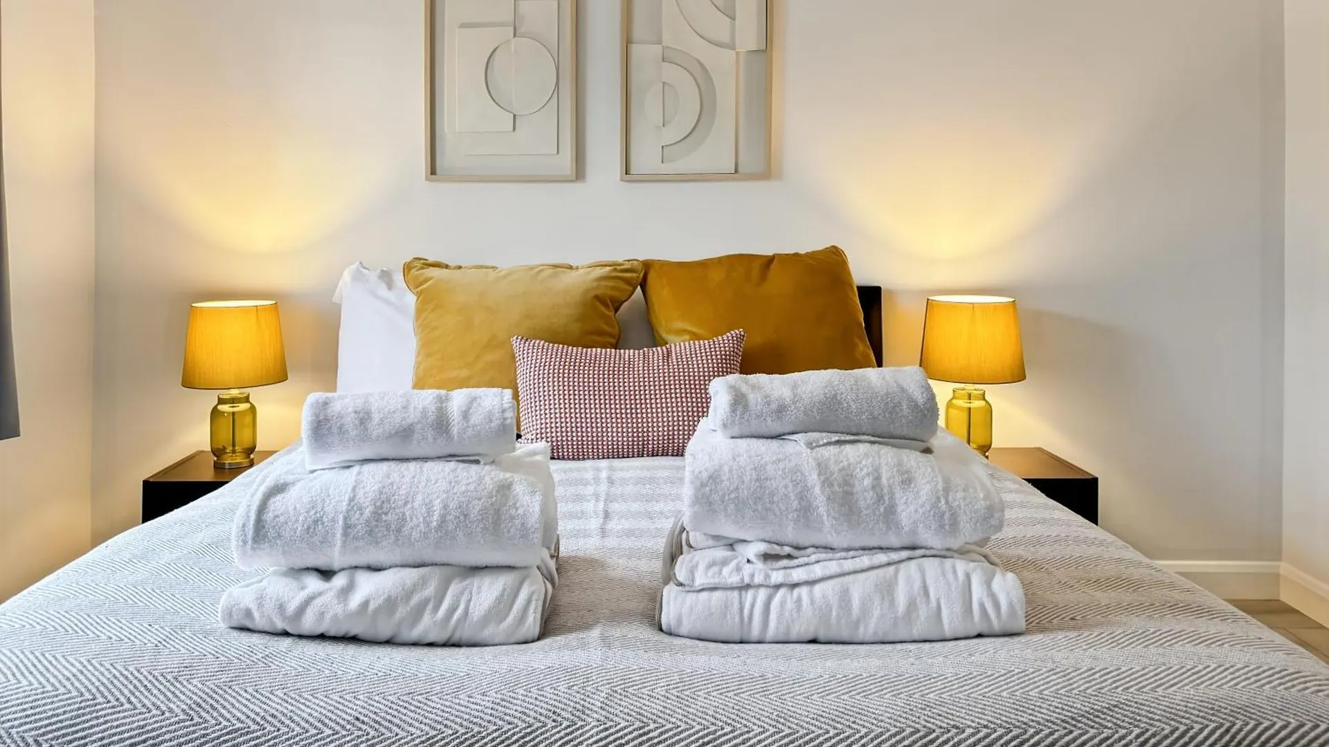 Apartment Family Holiday Home With Hot Tub & Sauna Sleeps 8 Brighton United Kingdom