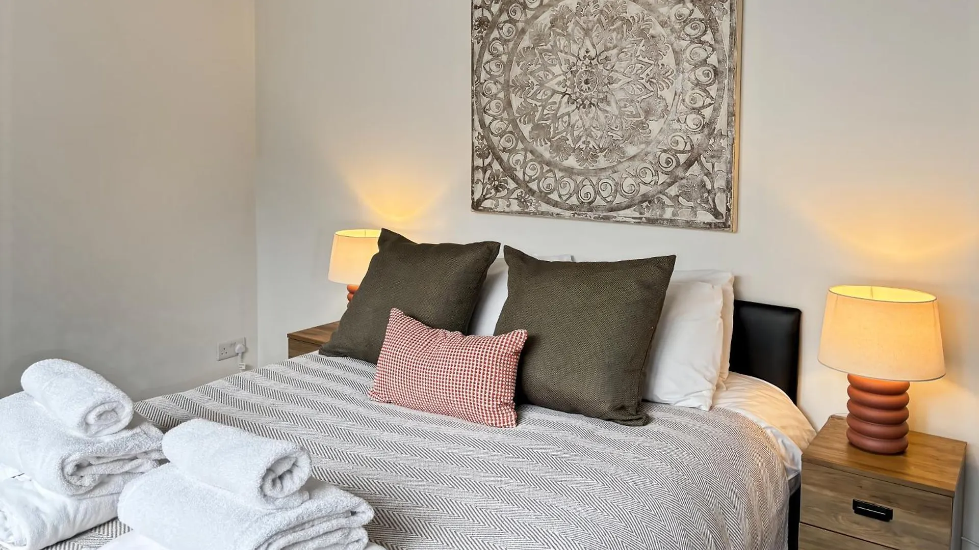 Family Holiday Home With Hot Tub & Sauna Sleeps 8 Brighton