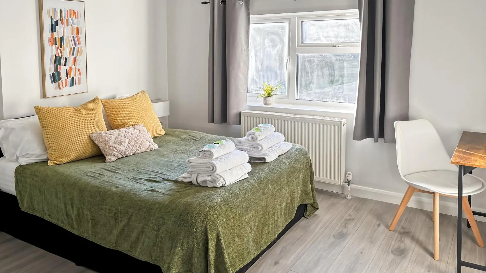 Family Holiday Home With Hot Tub & Sauna Sleeps 8 Brighton Apartment