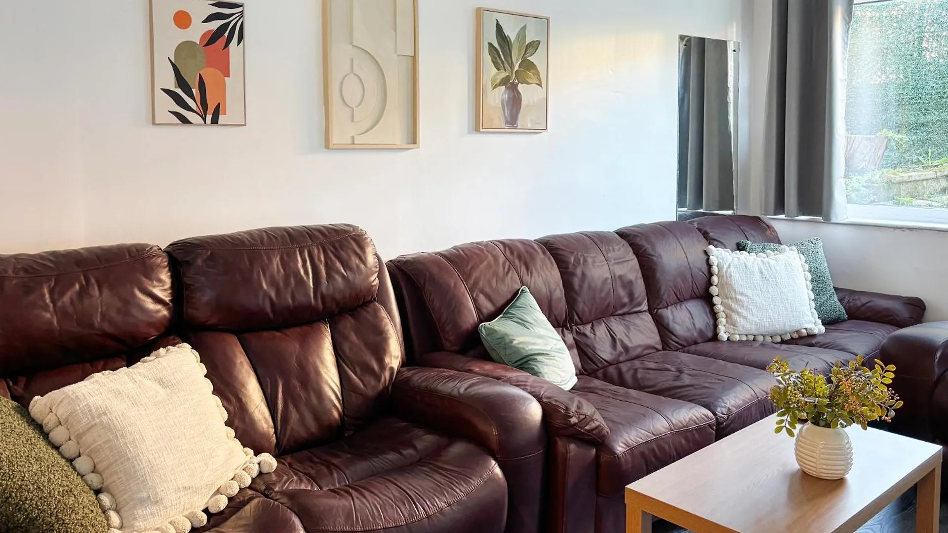 Apartment Family Holiday Home With Hot Tub & Sauna Sleeps 8 Brighton